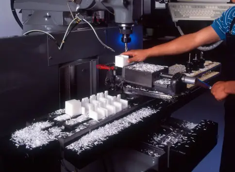 ¿Cuál es un costo razonable para un molde de inyección de plástico?